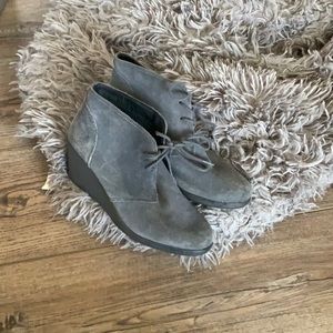 Croc suede wedge boots